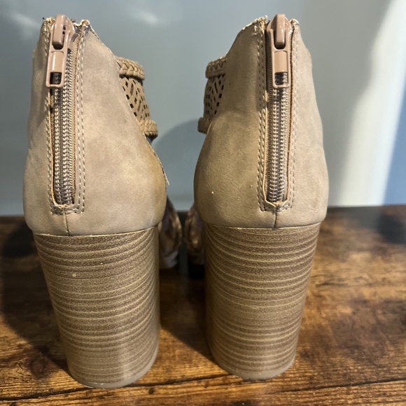 Tan Soda Peep Toe Block Heel Zip Up Heels Women Size 9 Tan Color - Picture 2 of 10